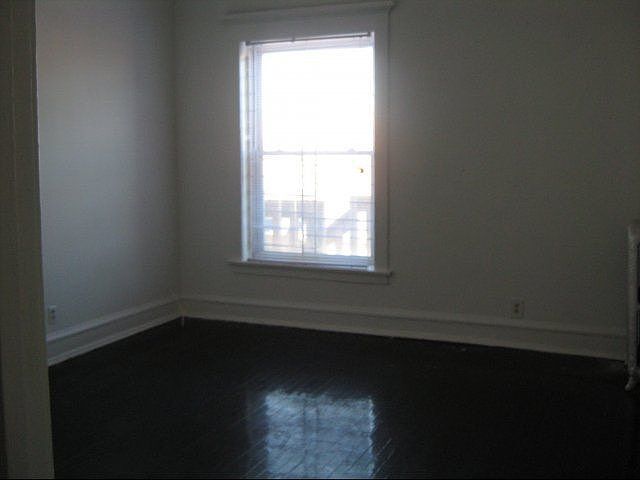 2nd image of 1031 E Hyde Park Blvd #C