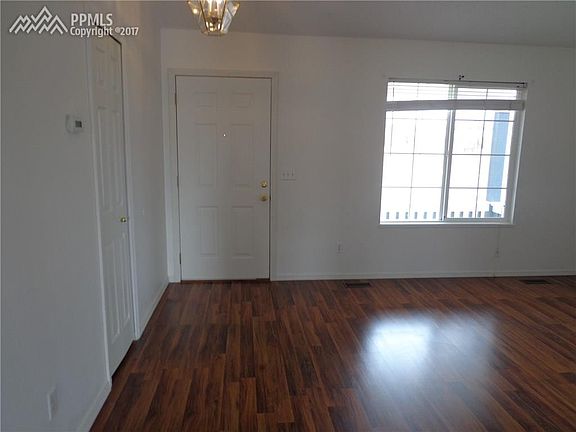 MAIN ENTRY/ LIVING ROOM