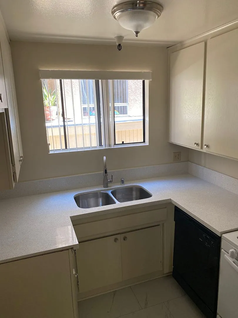 3736 Jasmine Ave — Photo 4