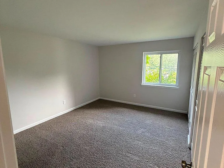 505 Meadow Woods Ln — Photo 11
