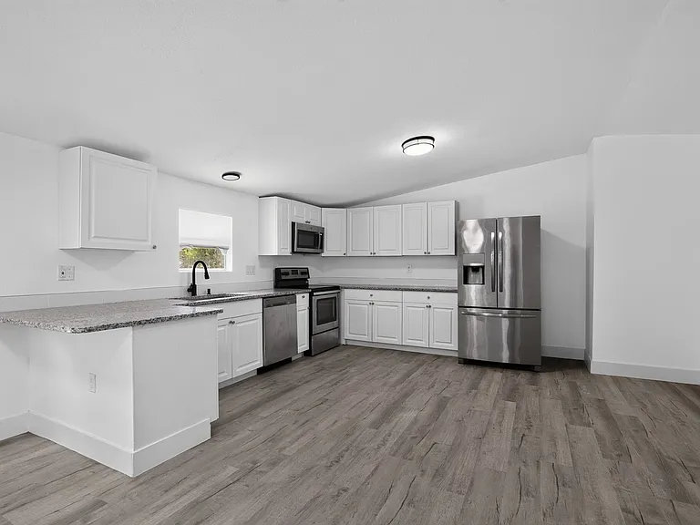 7180 SW 19th Pl — Photo 12