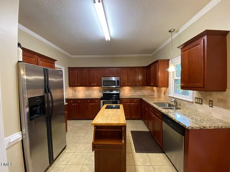 1012 Sturbridge Dr — Photo 7