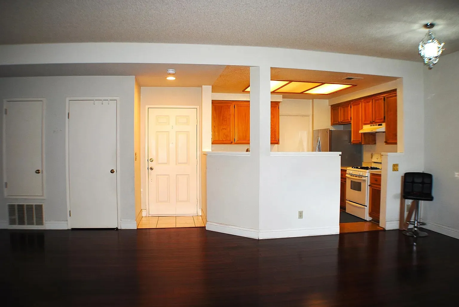 2 bed, 1000 sqft, $3,000 — Photo 2