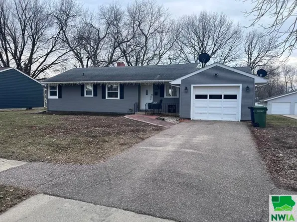 931 7th St, Sibley, IA 51249