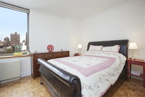Sold by R New York | media 4