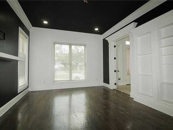 5th image of 120 Oak Manor Ln
