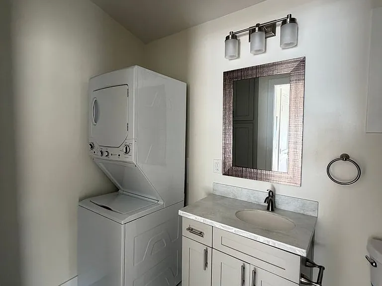320 E Maple Ave — Photo 6