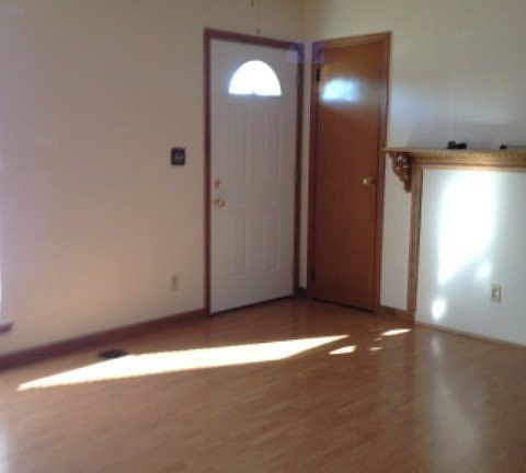 4th image of 933 Holly Ave
