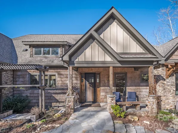 333 Kanasdatsi Dr, Brevard, NC 28712
