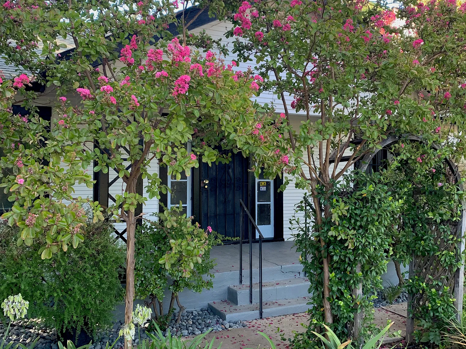 3 bed, 10010 sqft, $2,000 — Photo 1