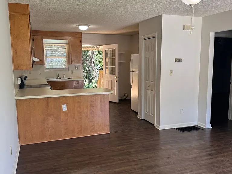 2077 N Whisnant Ave — Photo 10