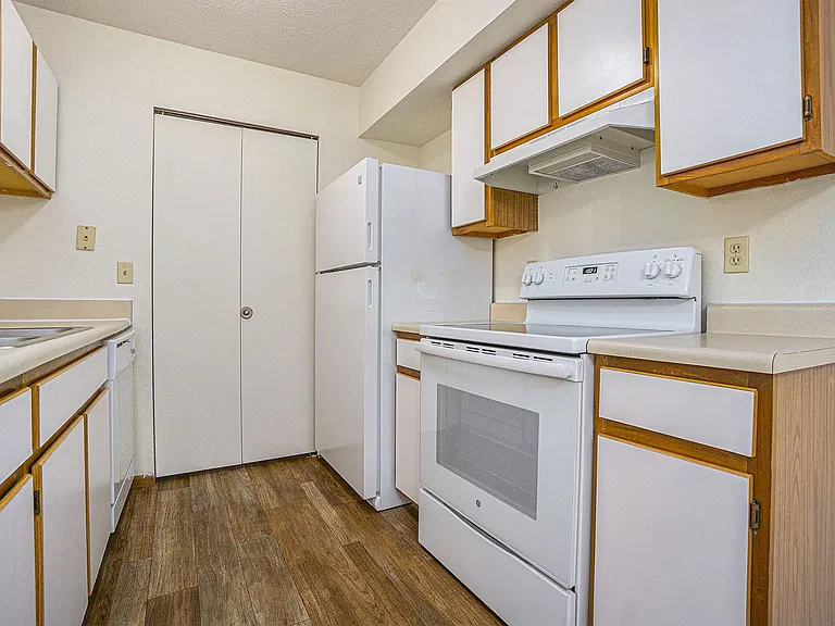 The Vista Apartments and Townhomes — Photo 21