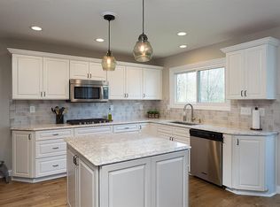 15069 Manor Creek Dr, Chesterfield, MO 63017