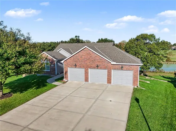 12554 Prestwick Ln, Kansas City, KS 66109