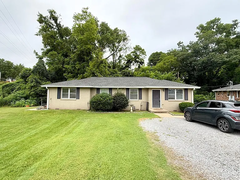 3303 Leslie Ct — Photo 1
