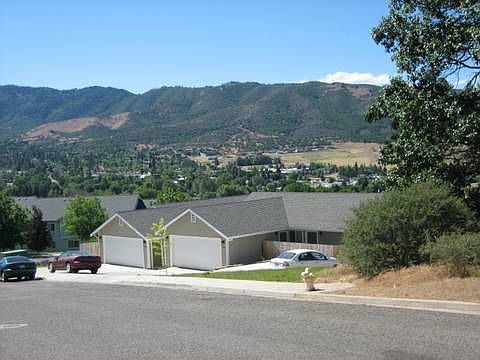 2nd image of 868 Sierra Vista Way