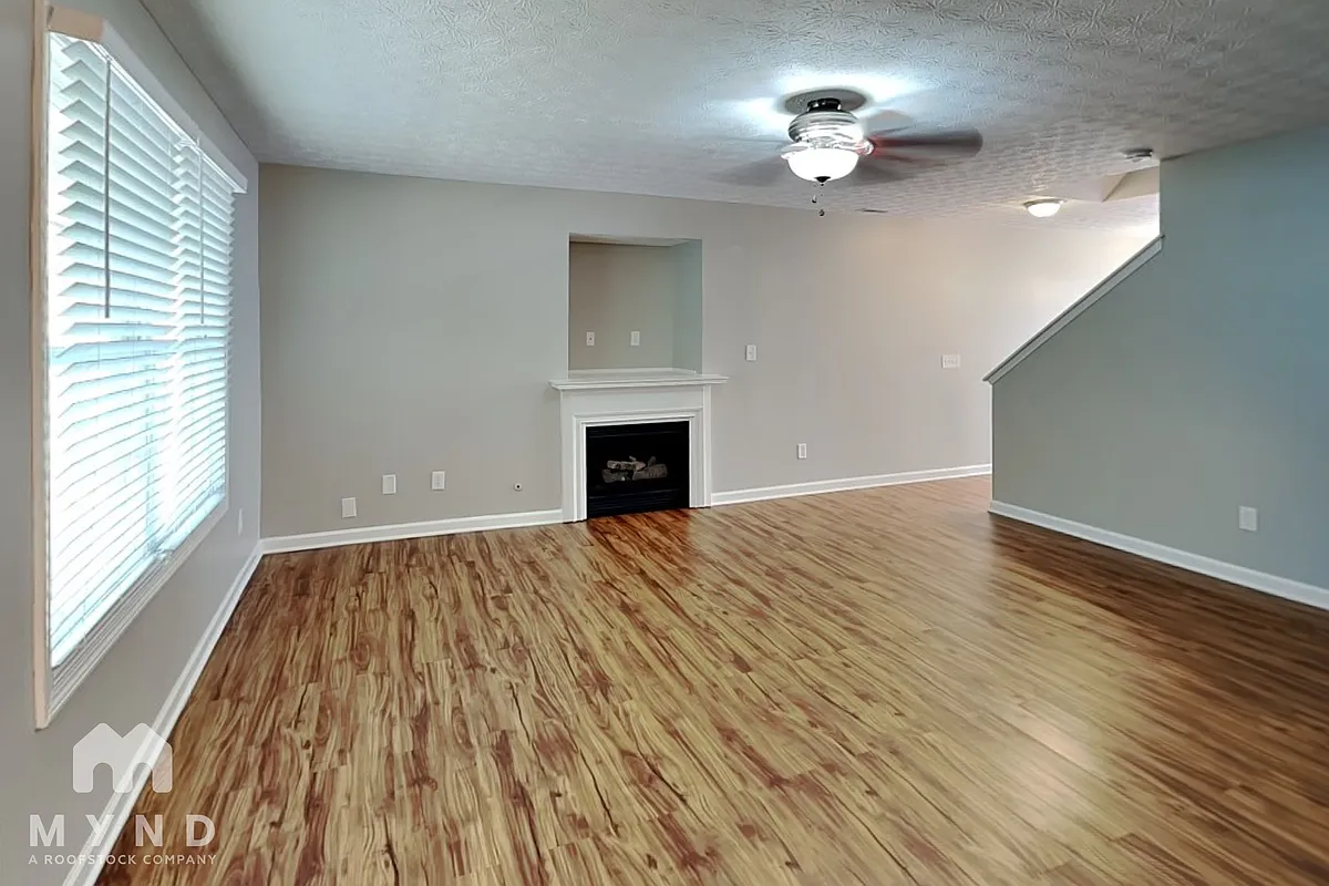 Building Photo - 540 Rockets St #135