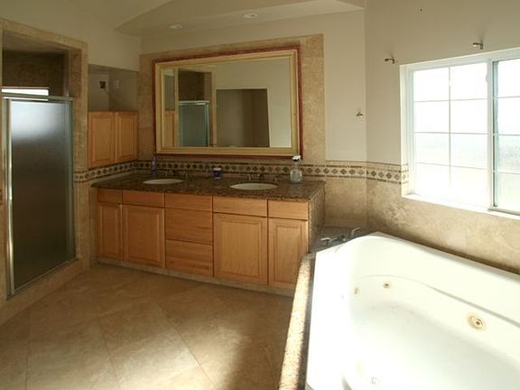 5th image of 22322 Vanowen St