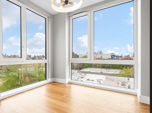 853 Lexington Avenue image 1 of 13