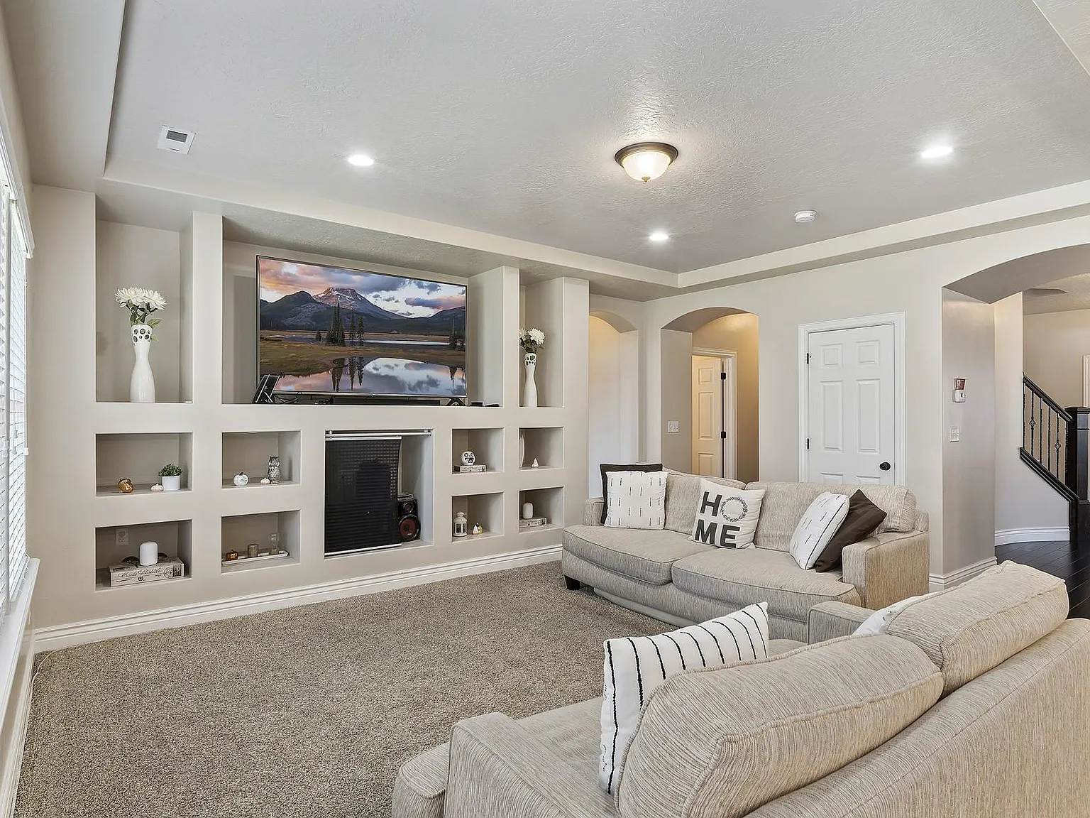 5 bed, 2.5 bath, 3196 sqft, $3,200 — Photo 4