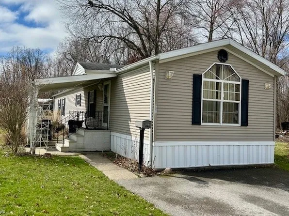 221 Rosewood Ct, Amherst, OH 44001