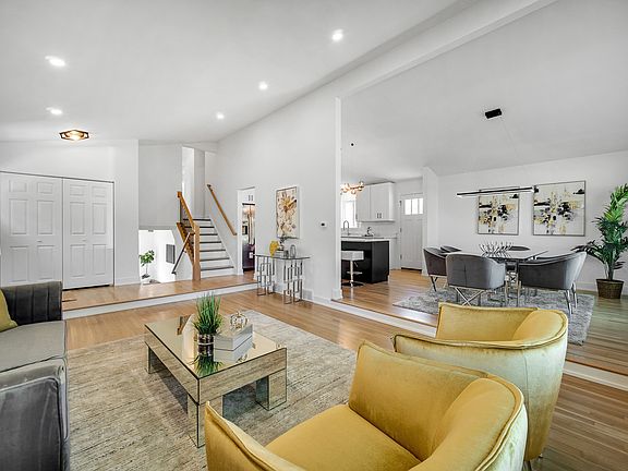 4th image of 548 Leamington Ave