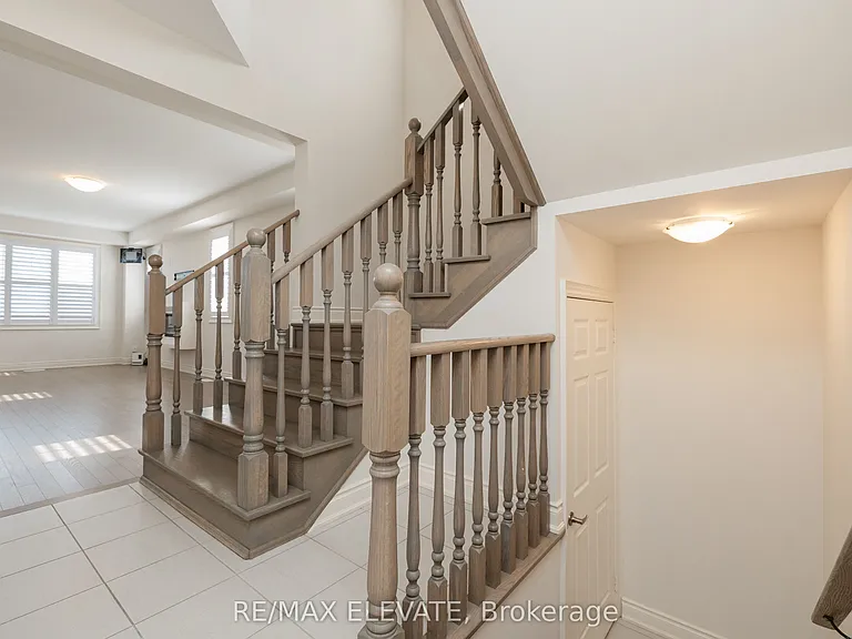 255 McKean Dr N — Photo 12