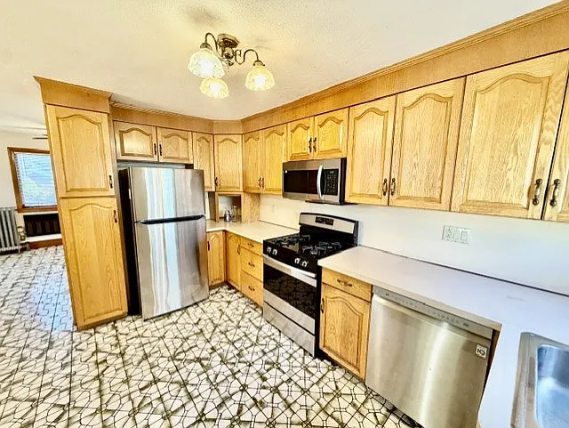 3 bed, 9999 sqft, $3,000 — Photo 2