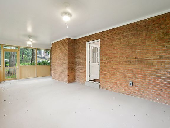 4th image of 1440 Woodacre Dr