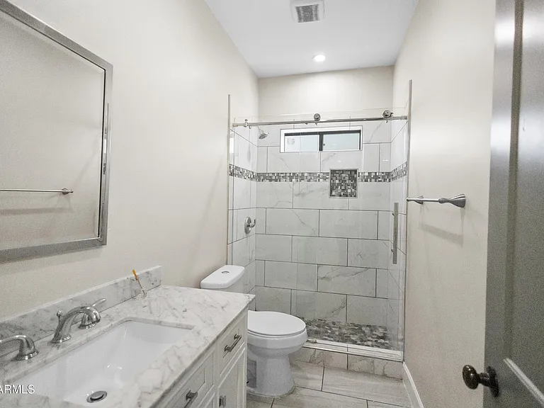 7631 N 59th Ln — Photo 13