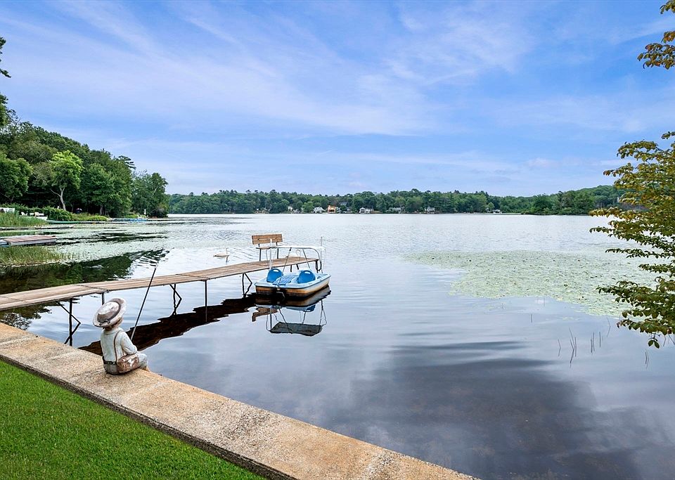 1st image of 95 Lakeshore Dr