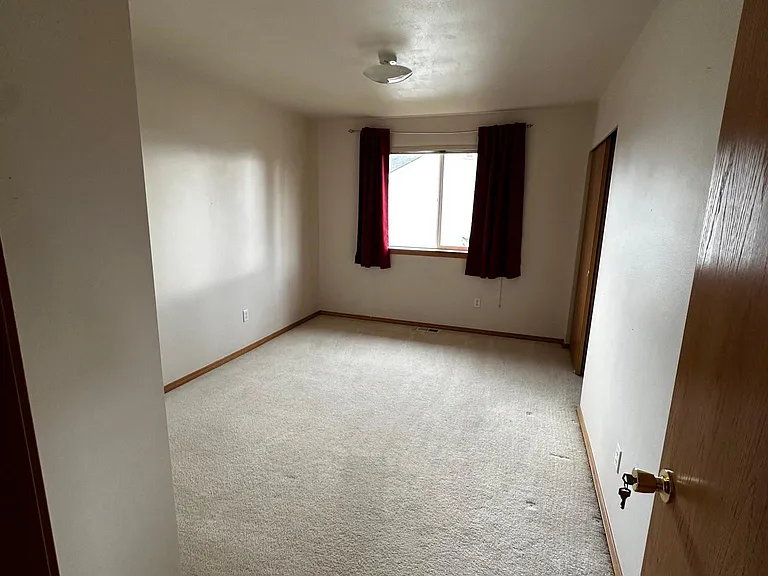 1519 Hemlock Ct — Photo 12