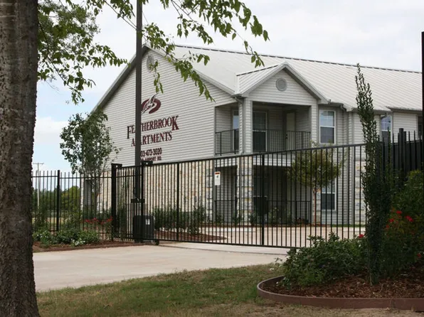 Featherbrook Apartments, 300 N Airport Rd #214, Emory, TX 75440