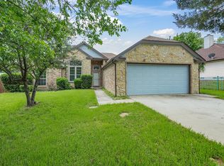 621 Lamp Post Ln, Oak Pt, TX 75068