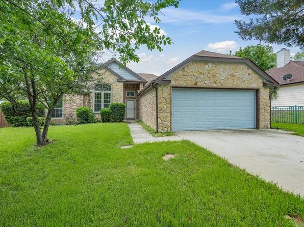 621 Lamp Post Ln, Oak Pt, TX 75068