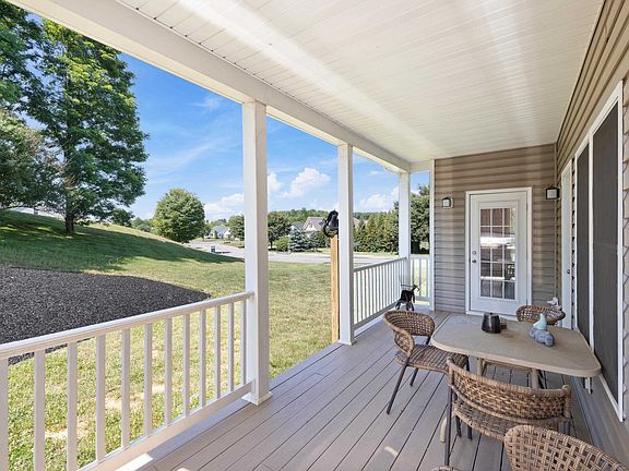 4th image of 240 Claybrook Dr