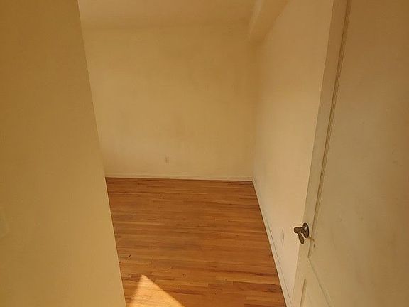 4th image of 5929 174th St #2