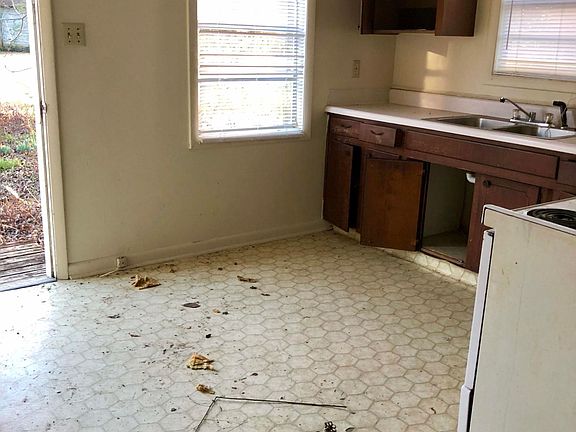 4th image of 1007 N Denver Ave