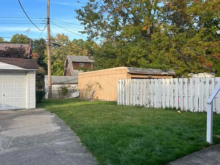 11215 Langton Ave — Photo 32