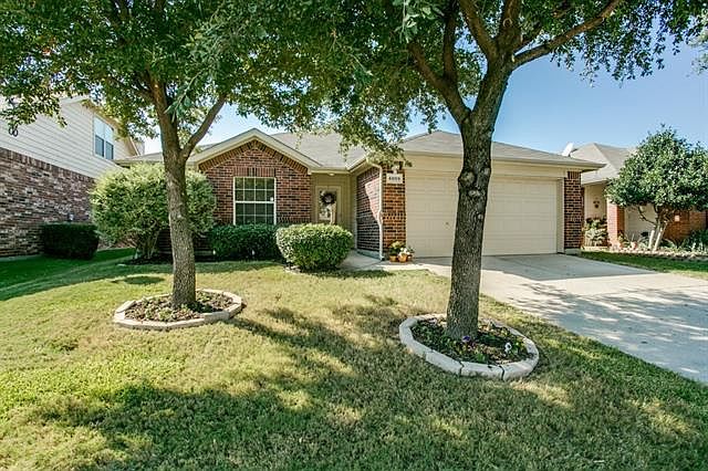 1st image of 4809 Carrotwood Dr