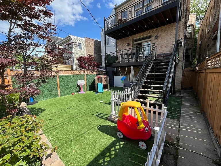 2242 W Melrose St — Photo 19