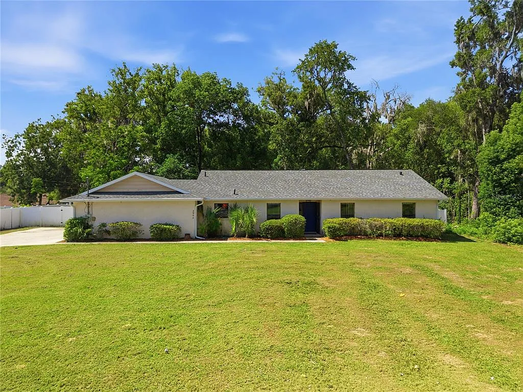 3 bed, 2.0 bath, 1644 sqft, $2,200 — Photo 1