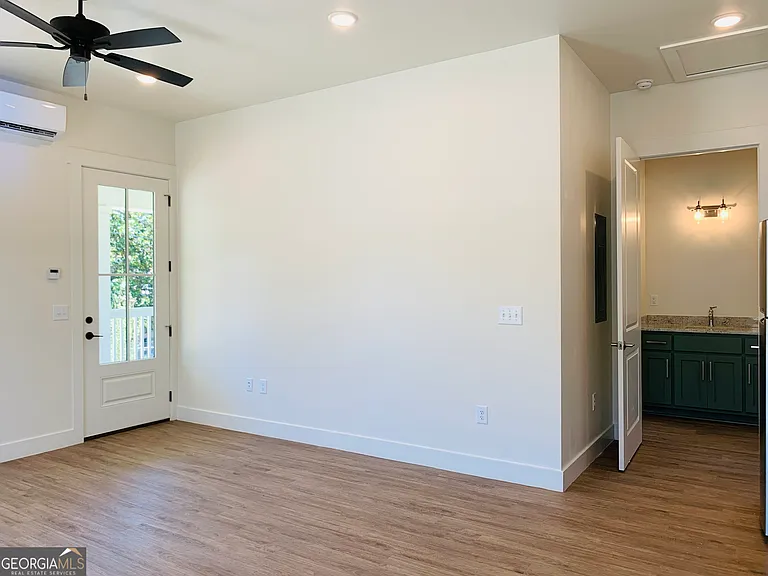 711B Jefferson St — Photo 8