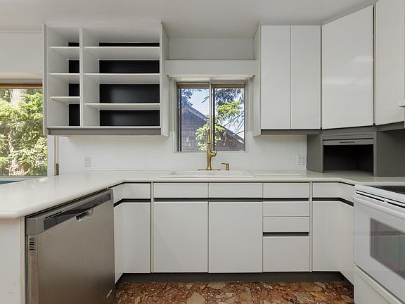 5th image of 6791 Griffiths Ave