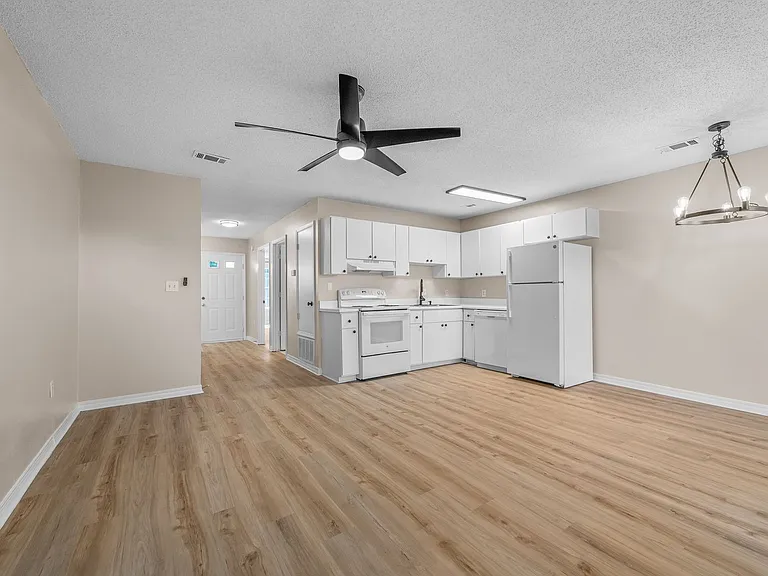 648 Virginia Oak Ct — Photo 22
