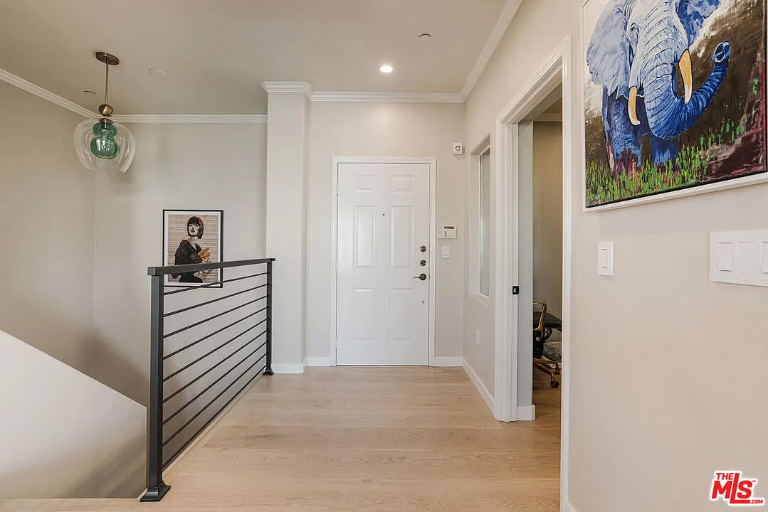 2 bed, 2.5 bath, 1714 sqft, $7,250 — Photo 2