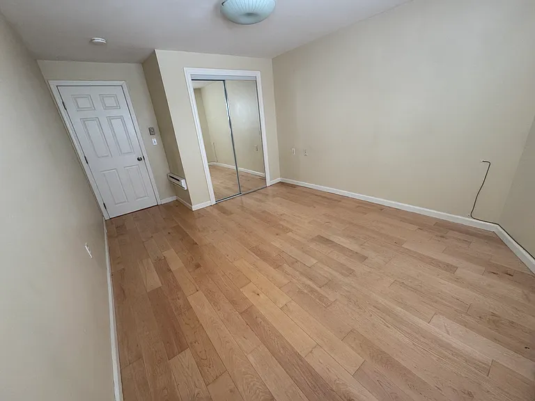 1943 Russell St #B — Photo 9