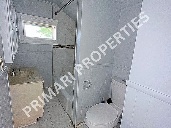 5th image of 628 Carbon St APT 2