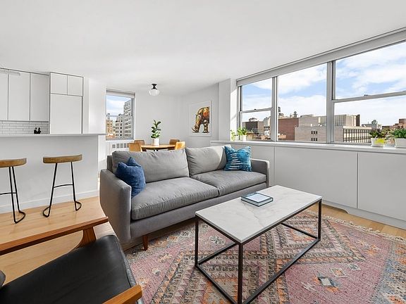 2nd image of 32 Gramercy Park S APT 11M