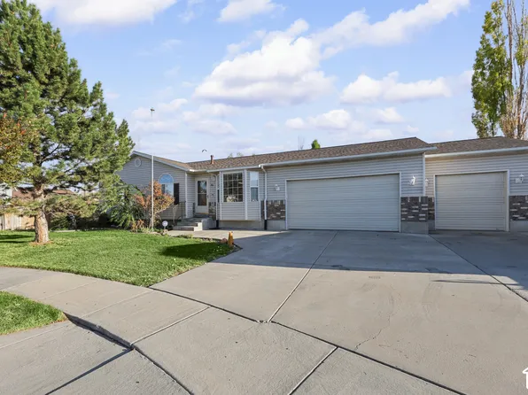 69 Middle Cir, Grantsville, UT 84029